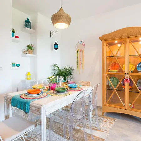 Apartment Boho Chic- Beachfront - Free Bikes - Salt Water Pool