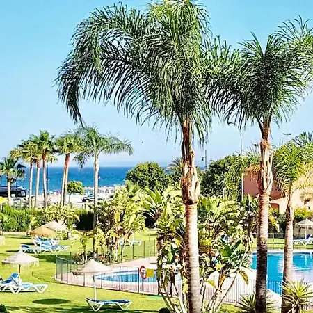 Apartment Boho Chic- Beachfront - Free Bikes - Salt Water Pool *
