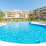 Daire Boho Chic- Beachfront - Free Bikes - Salt Water Pool *