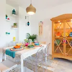 Daire Boho Chic- Beachfront - Free Bikes - Salt Water Pool