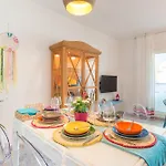 Daire Boho Chic- Beachfront - Free Bikes - Salt Water Pool *