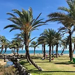Boho Chic- Beachfront - Free Bikes - Salt Water Pool Daire