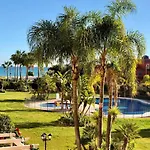 Boho Chic- Beachfront - Free Bikes - Salt Water Pool *