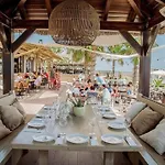 Daire Boho Chic- Beachfront - Free Bikes - Salt Water Pool *