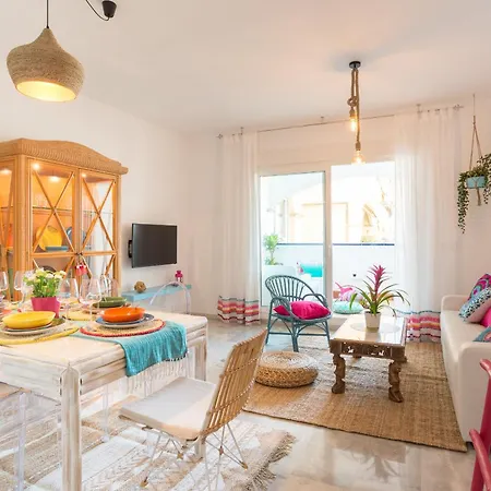 Boho Chic- Beachfront - Free Bikes - Salt Water Pool *