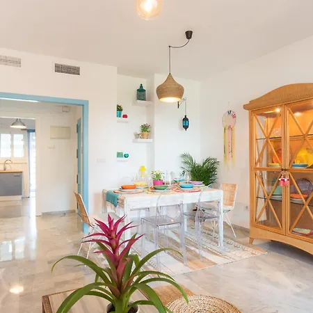 Boho Chic- Beachfront - Free Bikes - Salt Water Pool Торремолинос