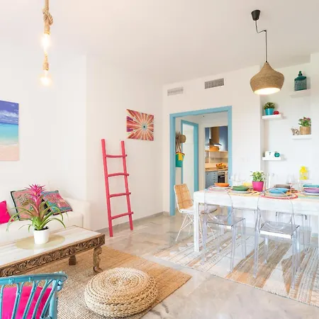 Boho Chic- Beachfront - Free Bikes - Salt Water Pool Торремолинос