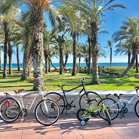 Boho Chic- Beachfront - Free Bikes - Salt Water Pool Appartamento *