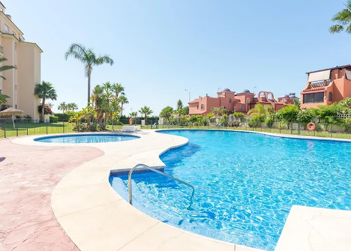 Boho Chic- Beachfront - Free Bikes - Salt Water Pool *