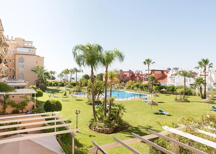 Boho Chic- Beachfront - Free Bikes - Salt Water Pool