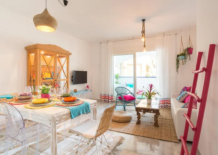 Boho Chic- Beachfront - Free Bikes - Salt Water Pool *