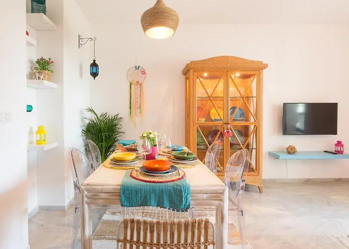 Boho Chic- Beachfront - Free Bikes - Salt Water Pool Appartamento