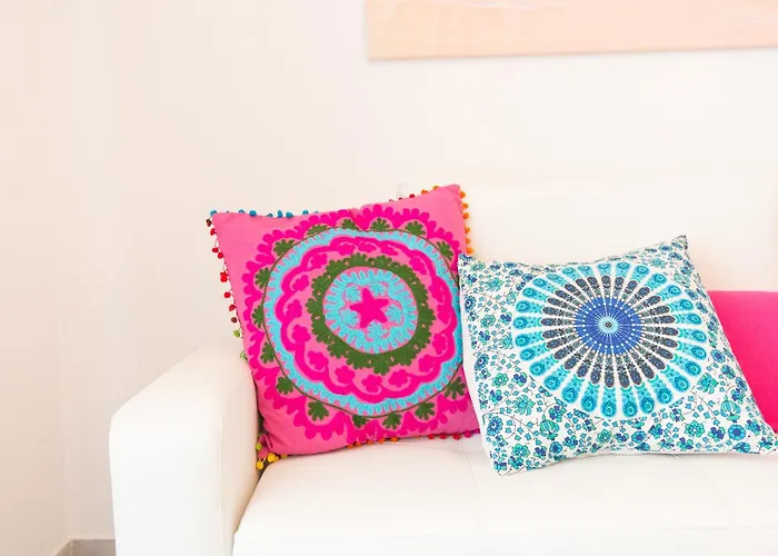 Boho Chic- Beachfront - Free Bikes - Salt Water Pool *