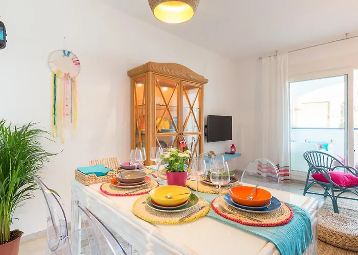 Apartamento Boho Chic- Beachfront - Free Bikes - Salt Water Pool *