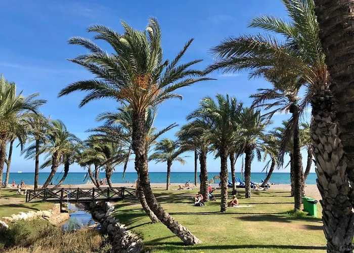 Boho Chic- Beachfront - Free Bikes - Salt Water Pool Appartamento