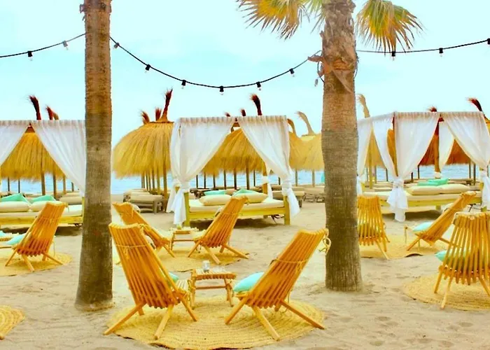 Boho Chic- Beachfront - Free Bikes - Salt Water Pool