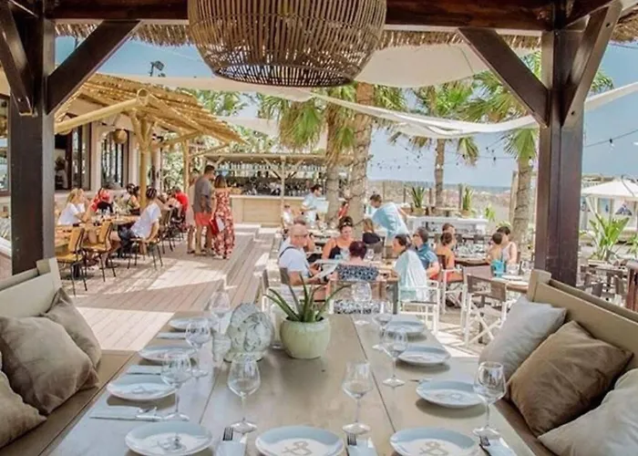 Apartamento Boho Chic- Beachfront - Free Bikes - Salt Water Pool *