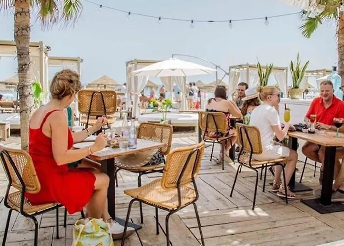 Boho Chic- Beachfront - Free Bikes - Salt Water Pool Apartamento Torremolinos