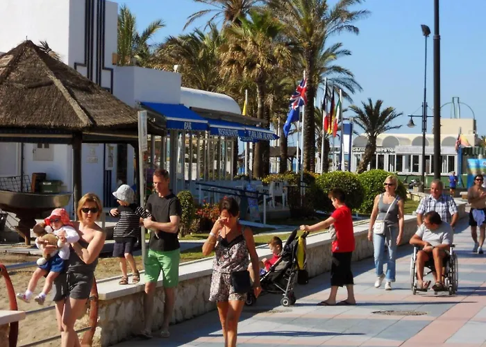 Boho Chic- Beachfront - Free Bikes - Salt Water Pool *