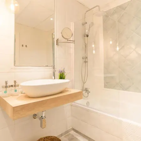 דירה Boho Chic- Beachfront - Free Bikes - Salt Water Pool טורמולינוס