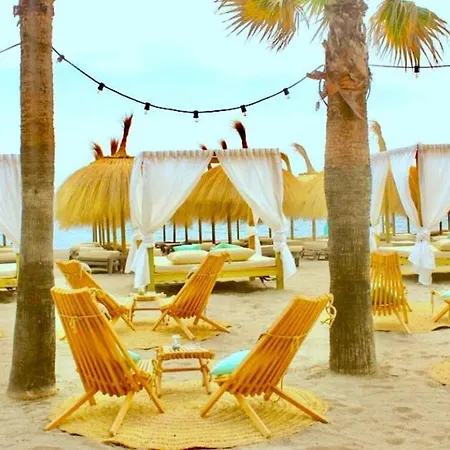 Boho Chic- Beachfront - Free Bikes - Salt Water Pool