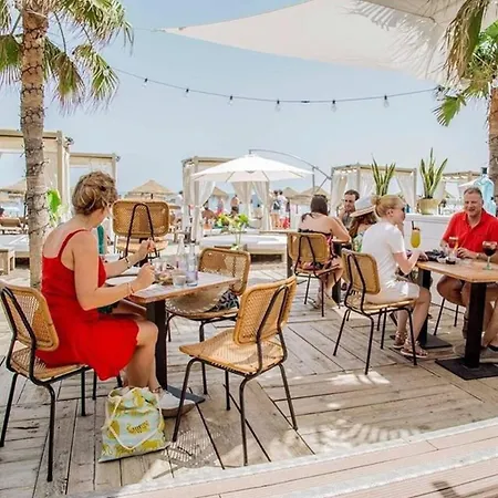 Boho Chic- Beachfront - Free Bikes - Salt Water Pool 아파트 토레몰리노스