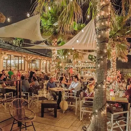 דירה Boho Chic- Beachfront - Free Bikes - Salt Water Pool טורמולינוס