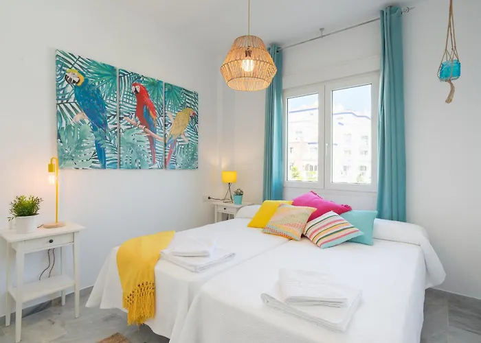 Boho Chic- Beachfront - Free Bikes - Salt Water Pool Appartement Torremolinos