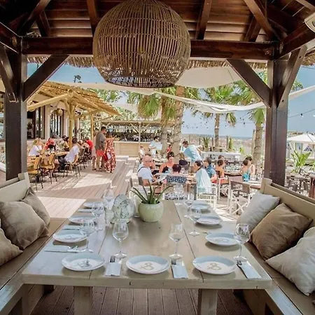 Apartamento Boho Chic- Beachfront - Free Bikes - Salt Water Pool *